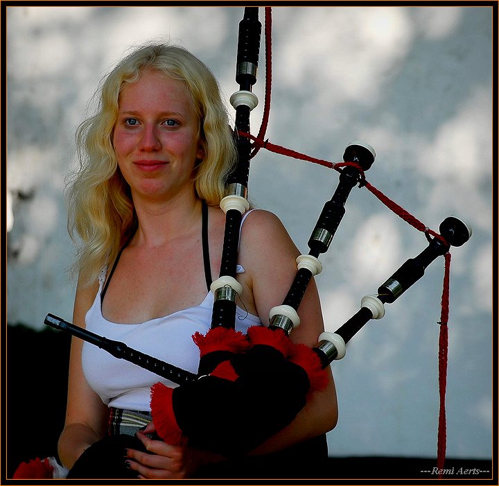 photo "bagpipe women" tags: , 