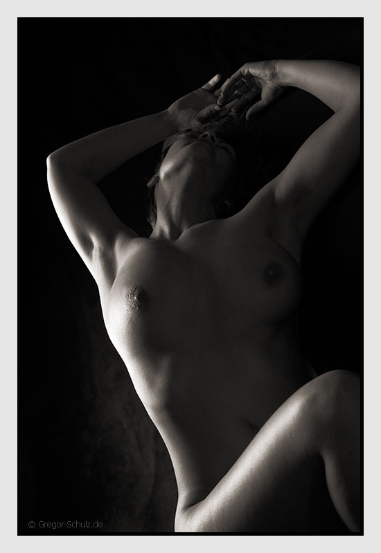 photo "u" tags: nude, black&white, 