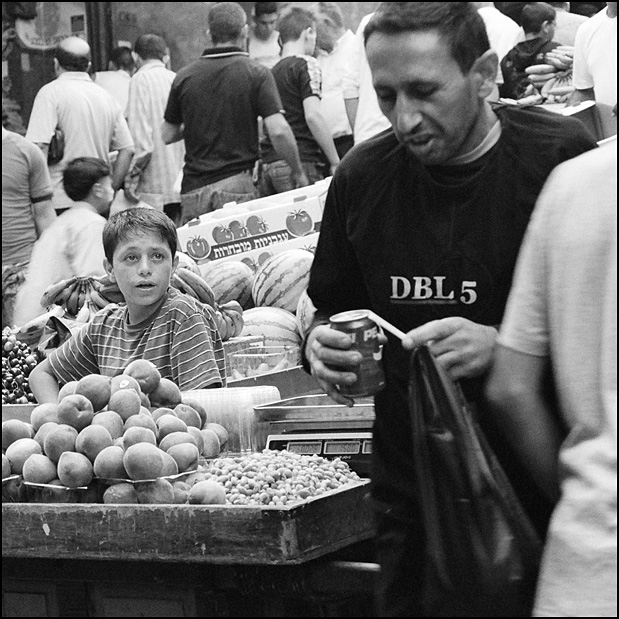 photo "About a small  fruit-seller." tags: reporting, black&white, 