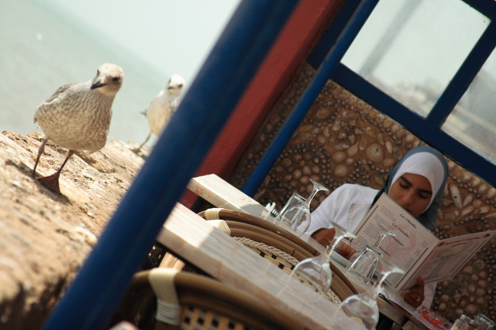 photo "Restaurant du Port" tags: portrait, travel, Africa, woman