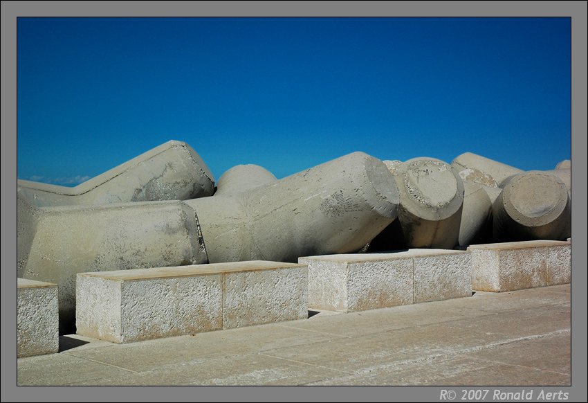photo "Concrete lego (Sottomarina)" tags: travel, architecture, landscape, Europe