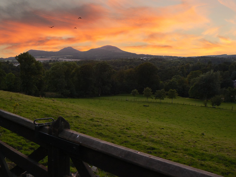 photo "Eildon Sunset" tags: landscape, mountains, sunset