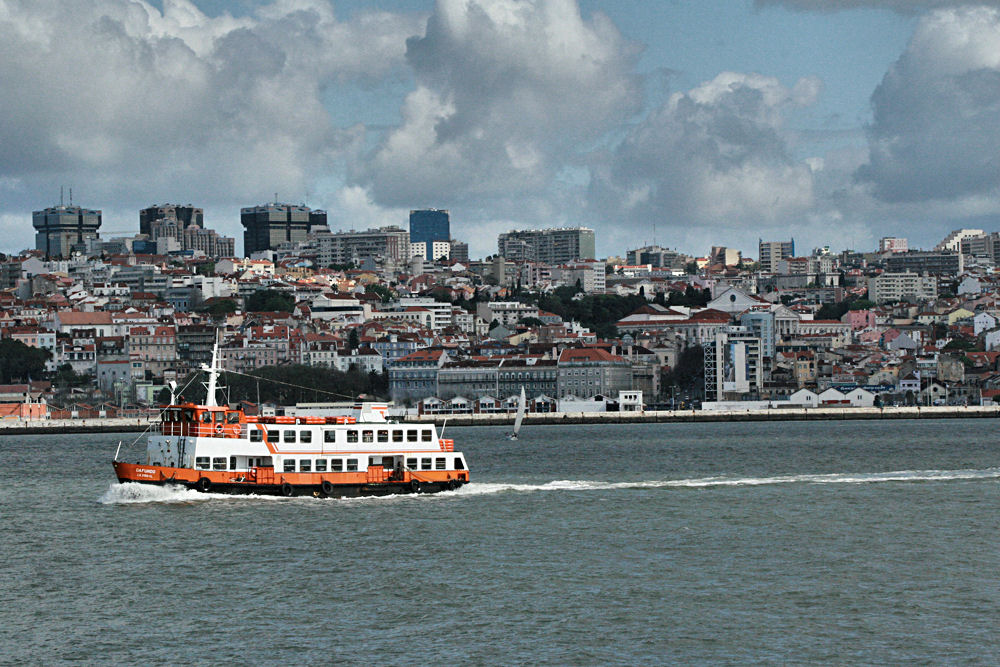 photo "Lisbon" tags: landscape, clouds