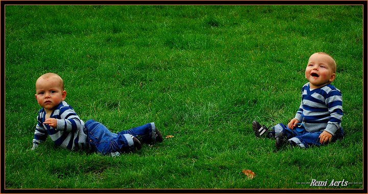 photo "twins in action" tags: portrait, travel, children