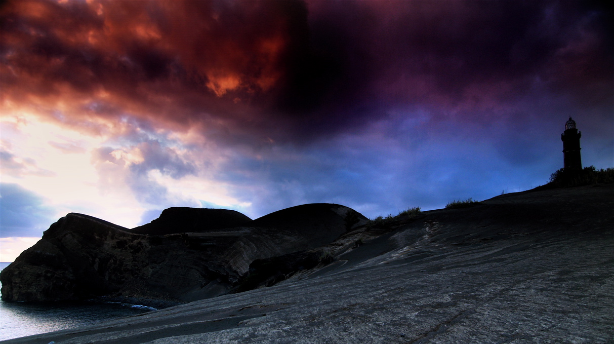 photo "Standing against the storm" tags: landscape, clouds