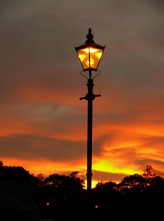 фото "Lamp at Dusk" метки: пейзаж, закат