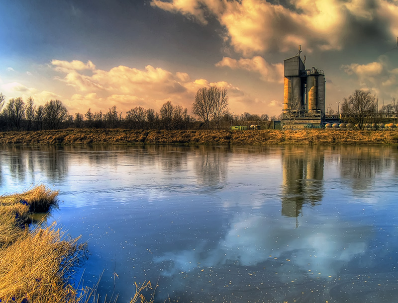 photo "silo" tags: architecture, landscape, water