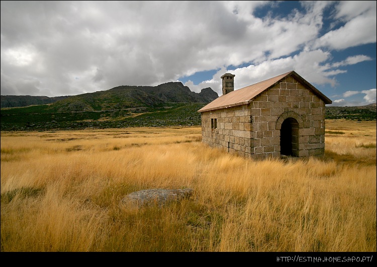 фото "House in the Field" метки: пейзаж, горы, лето