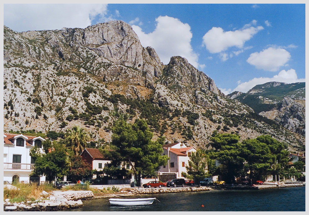 photo "Under The Rock" tags: landscape, travel, Europe, mountains