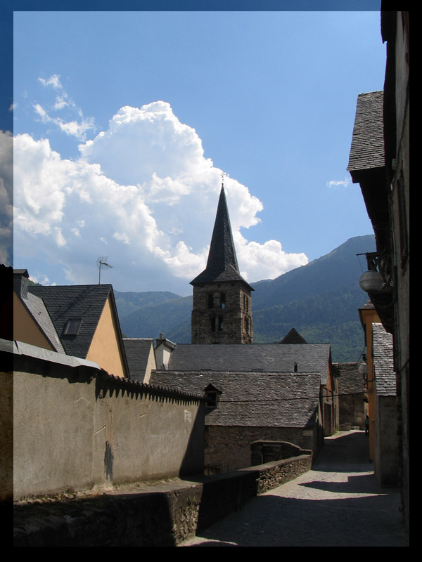 photo "Small town in the Pyrenees" tags: architecture, landscape, mountains