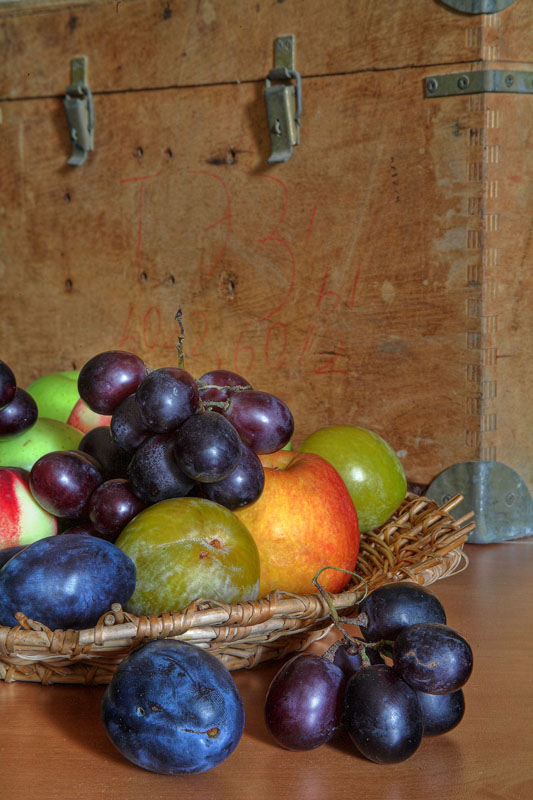 photo "Froots and Old Box" tags: still life, 