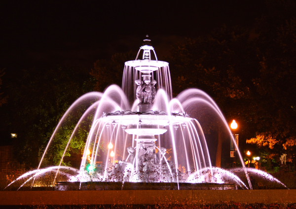 photo "Fountain at Night" tags: architecture, travel, landscape, North America