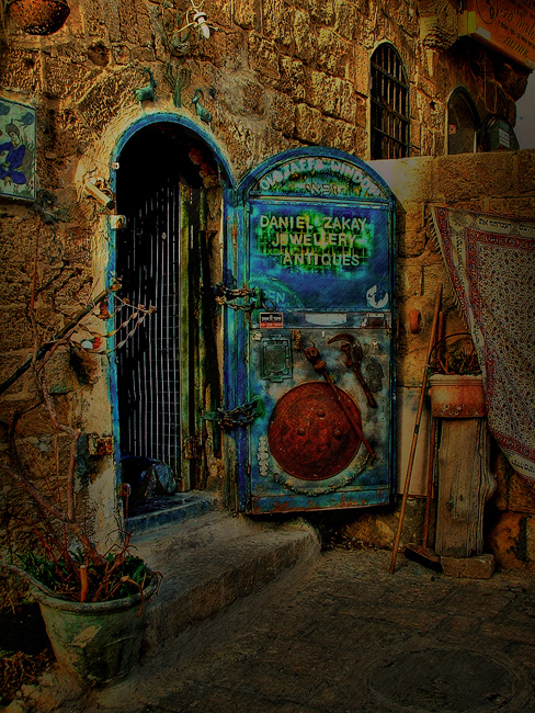 photo "The door in to the tale ..." tags: city, 