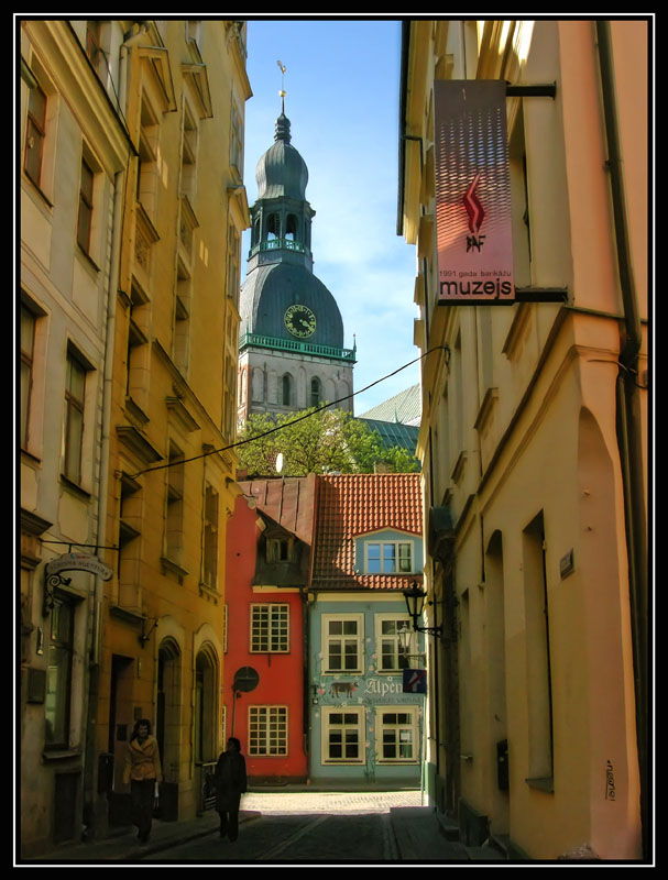 photo "Old Riga's street" tags: travel, architecture, landscape, Europe