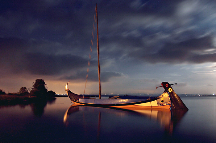 photo "Traditional boat" tags: landscape, travel, Europe, night