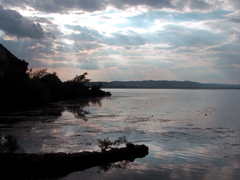 photo "Fighting the clouds" tags: landscape, water