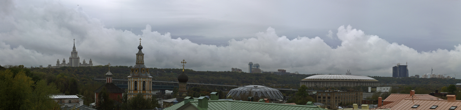 photo "Roofs, mountain, cloud" tags: panoramic, city, 