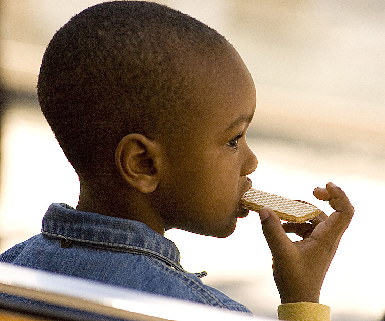 photo "THE BISCUIT" tags: portrait, children