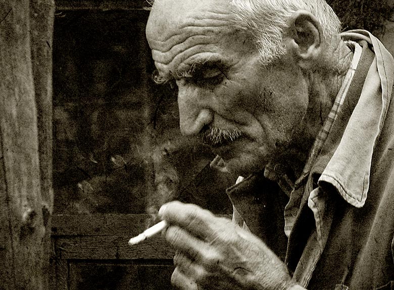 photo "smoker for life" tags: portrait, old-time, man