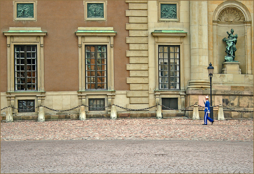 photo "Soldier King" tags: architecture, genre, landscape, 