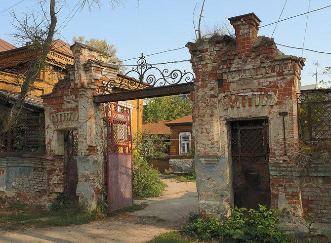 photo "Gate in Kaluga city" tags: architecture, landscape, 