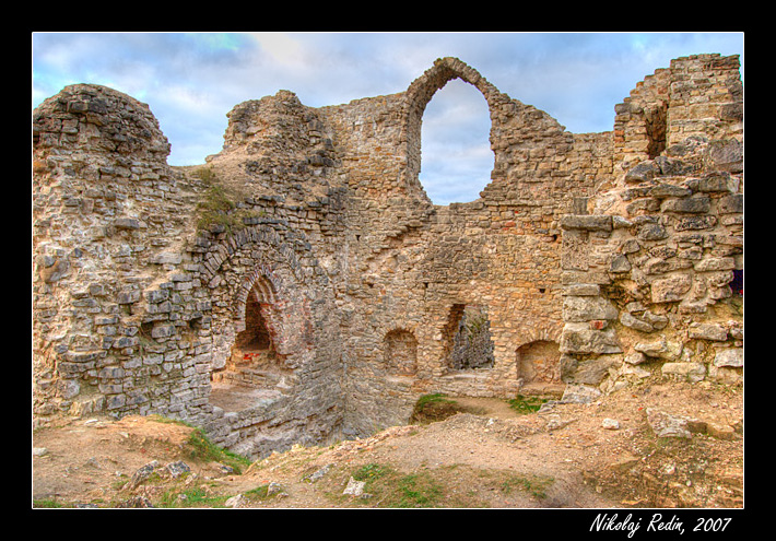 photo "Koknese's castle ruins" tags: architecture, montage, landscape, 