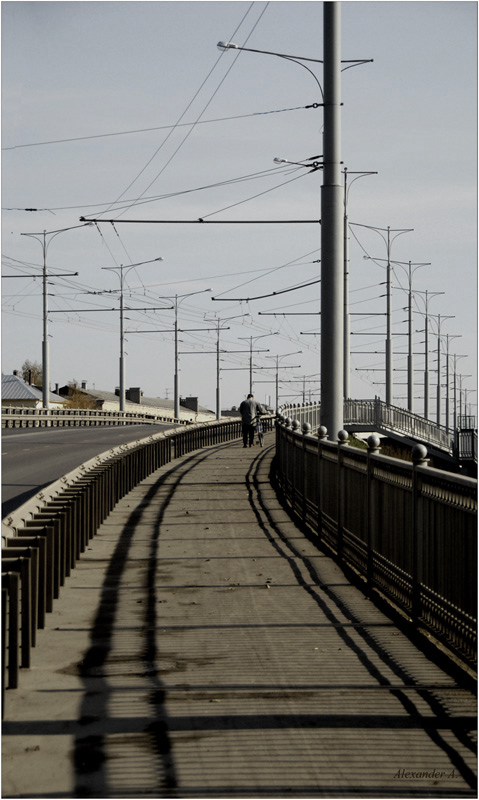 photo "Single man with a bicycle" tags: misc., 