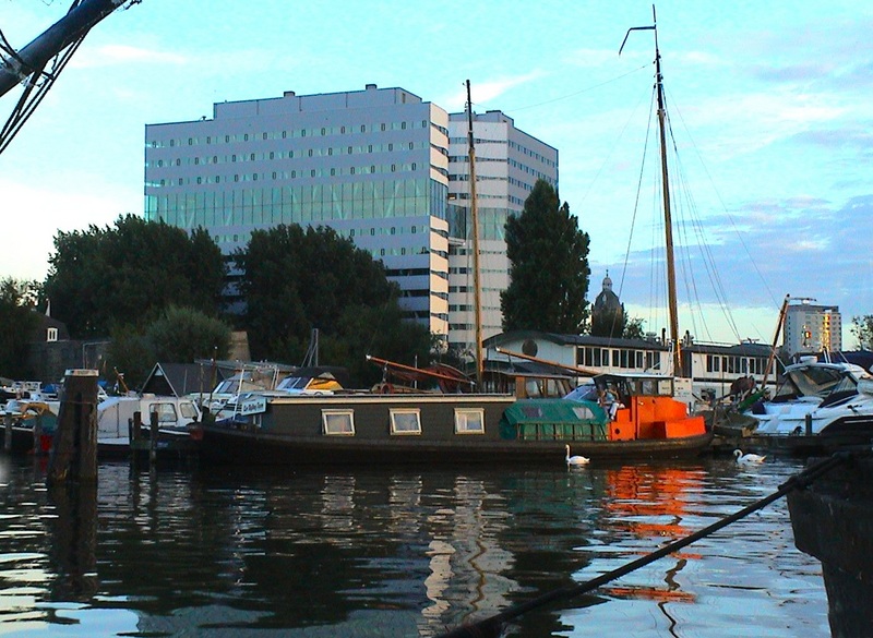 photo "Black boat..." tags: landscape, travel, Europe, water