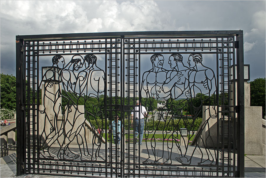 photo "Sculpture park Gustave Vigellana, Oslo. Lattice gates" tags: architecture, travel, landscape, Europe