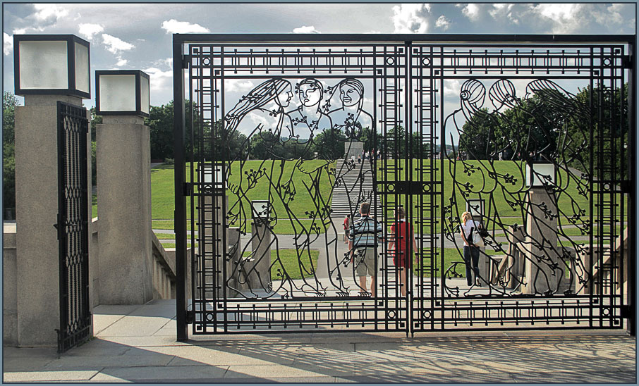 photo "Sculpture park Gustave Vigellana, Oslo. Women's grid." tags: architecture, travel, landscape, Europe