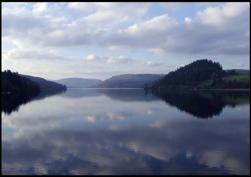 фото "Lake Vyrnwy, Wales" метки: пейзаж, вода, облака