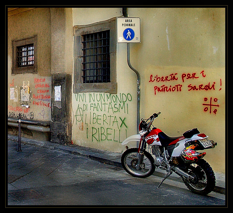 photo "Liberta" tags: city, misc., 