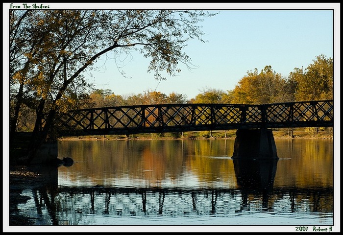 photo "From the Shadows" tags: landscape, autumn, water