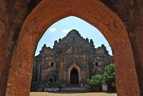 photo "the Entrance" tags: architecture, landscape, 