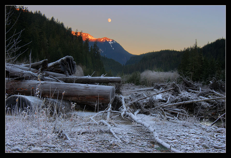 фото "Луна на закате, иней на земле" метки: пейзаж, путешествия, зима