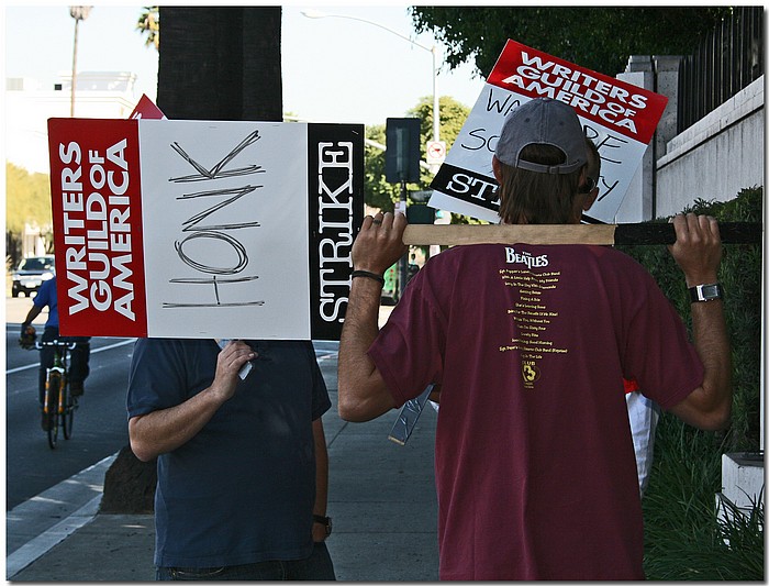 photo "Honk if....." tags: reporting, city, 