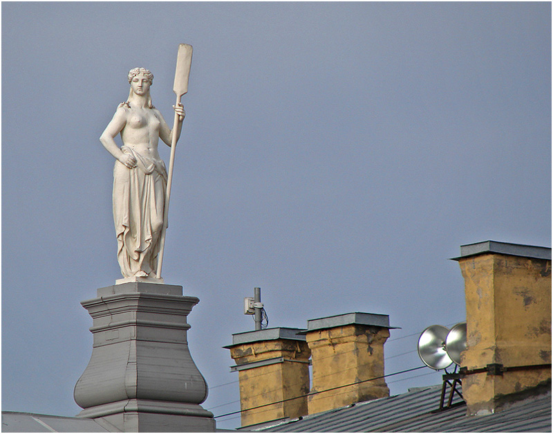 photo "Girl with oar" tags: humor, city, 