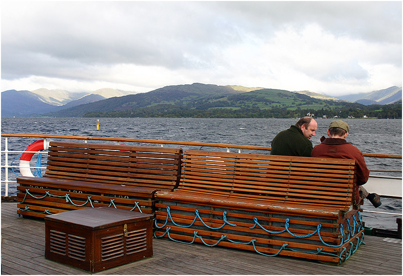 photo "Conversation in private on fresh air." tags: genre, travel, Europe