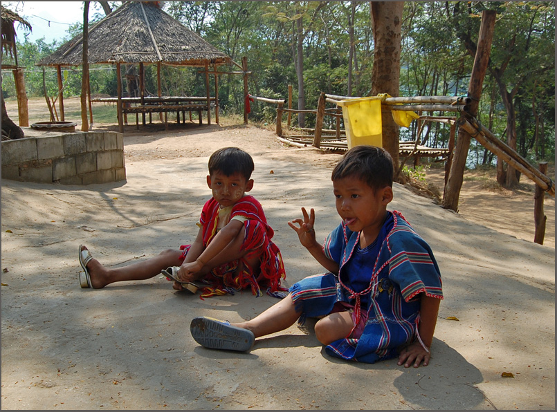 photo "No one to play with" tags: portrait, children