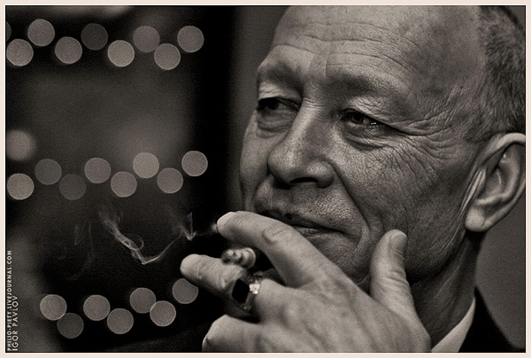 photo "Cigarette Smoking Man" tags: portrait, reporting, man