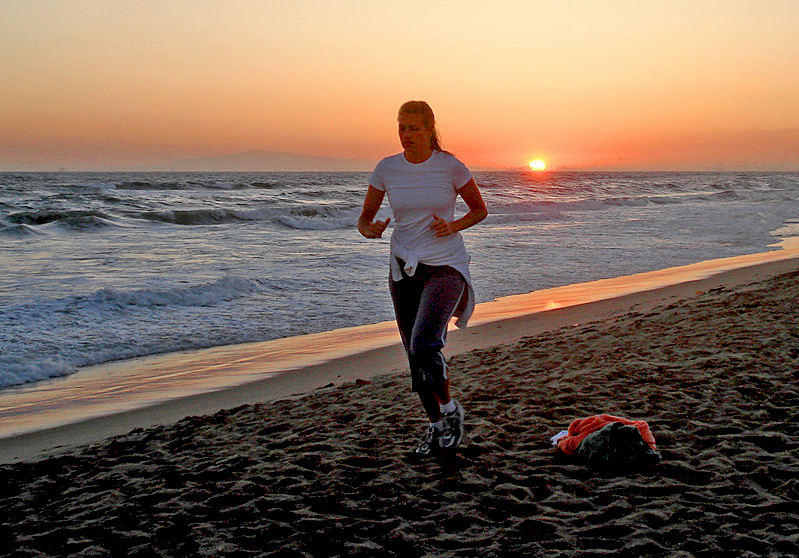 фото "Mom's sunset jog" метки: пейзаж, закат