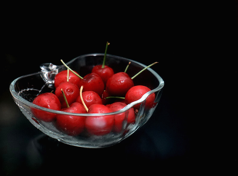 photo "Want some cherries?" tags: macro and close-up, still life, 