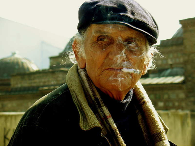 photo "Greatest pleasures of mankind - Smoking" tags: portrait, reporting, man