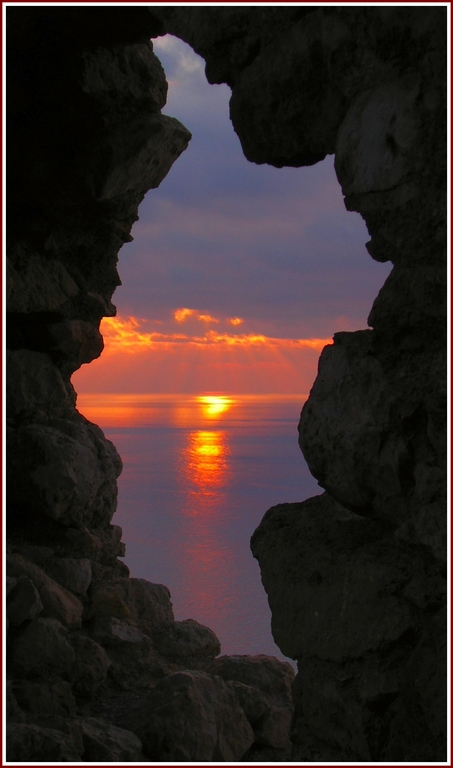 photo "In a stone frame" tags: landscape, sunset, water