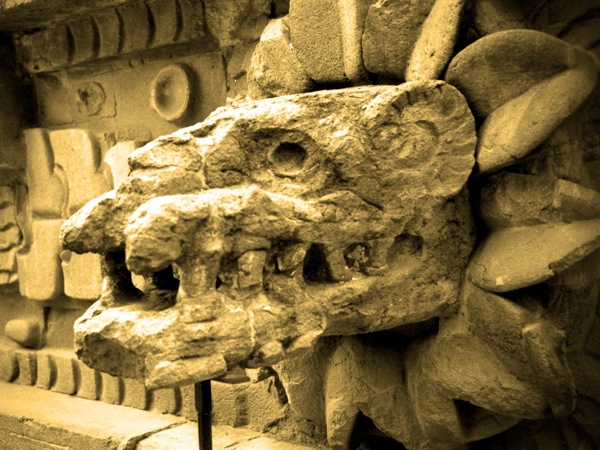 photo "Feathered serpent of Teotihuacan, Mexico" tags: architecture, travel, landscape, 