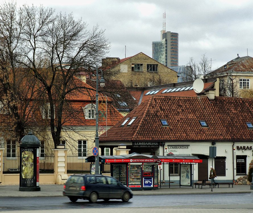 фото "Окна.Крыши.Остановка." метки: город, 