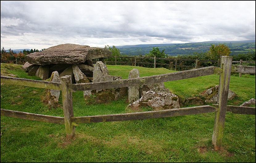 photo "Arthur's Stone" tags: landscape, travel, Europe