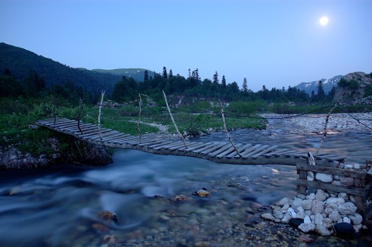 photo "The bridge through small river" tags: landscape, night, water