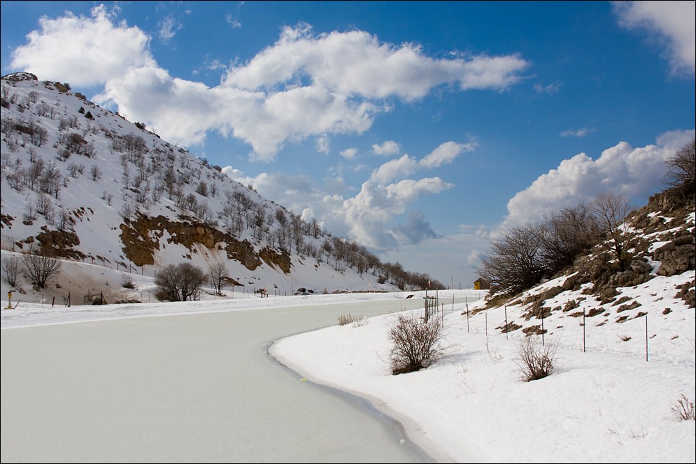 photo "A view with a frozen river" tags: landscape, mountains, winter