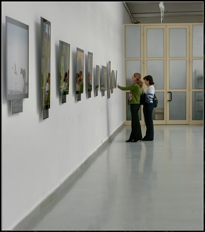 photo "at the exhibition of photos" tags: , 